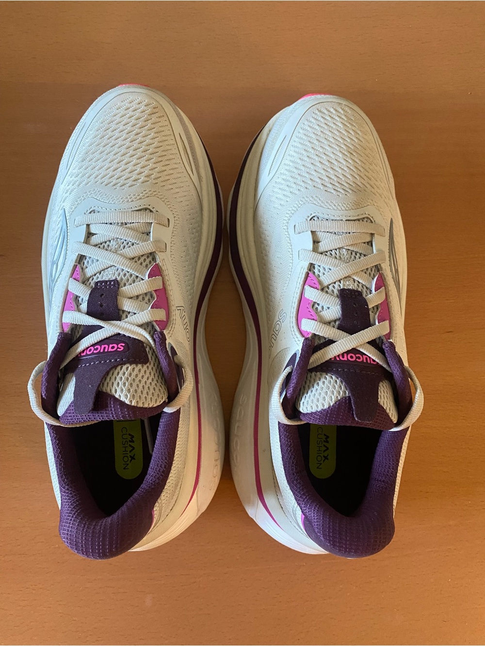 Saucony Hurricane 26